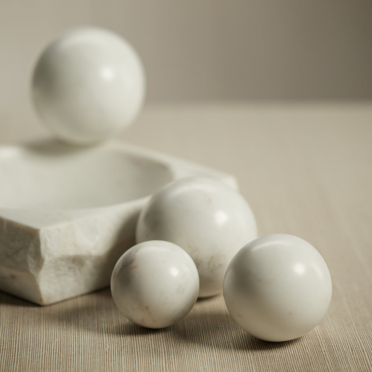 MARBLE FILL BALL WHITE 11cms