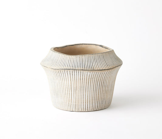 VERTICAL EDGE CEMENT POT