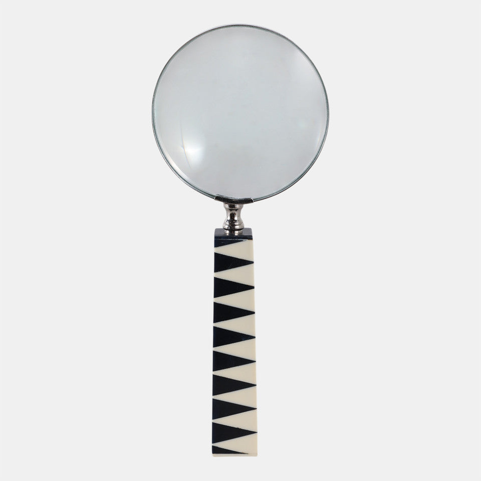 SHARP LINES MAGNIFYING GLASS